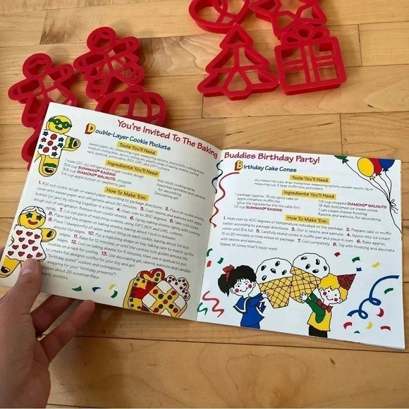1994 SUNMAID RAISINS & DIAMOND WALNUTS BAKING BUDDIES BAKING KIT Cookie Cutters - Picture 8 of 9
